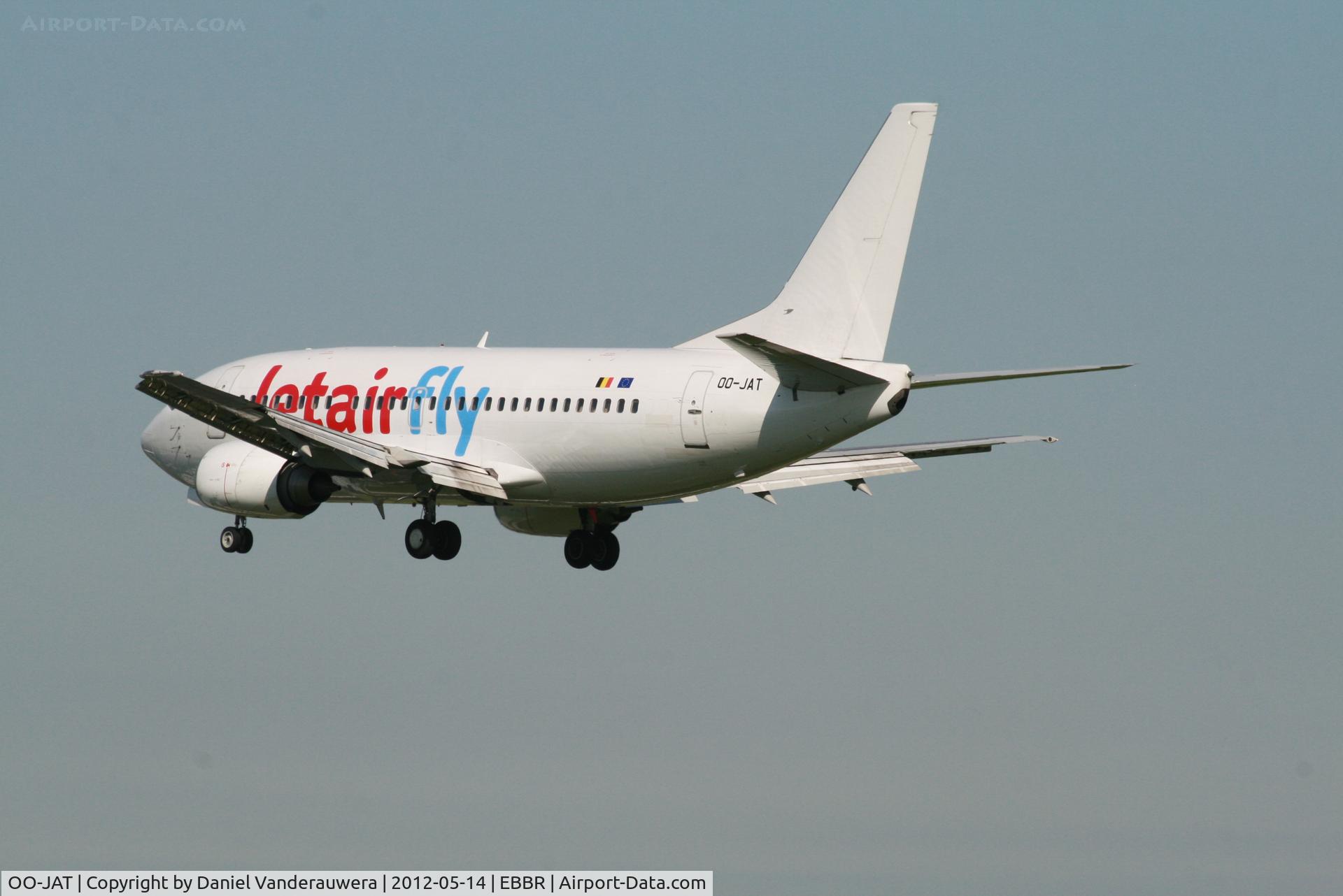 OO-JAT, 1990 Boeing 737-5K5 C/N 24927, Flight JAF1728 is descending to RWY 25L