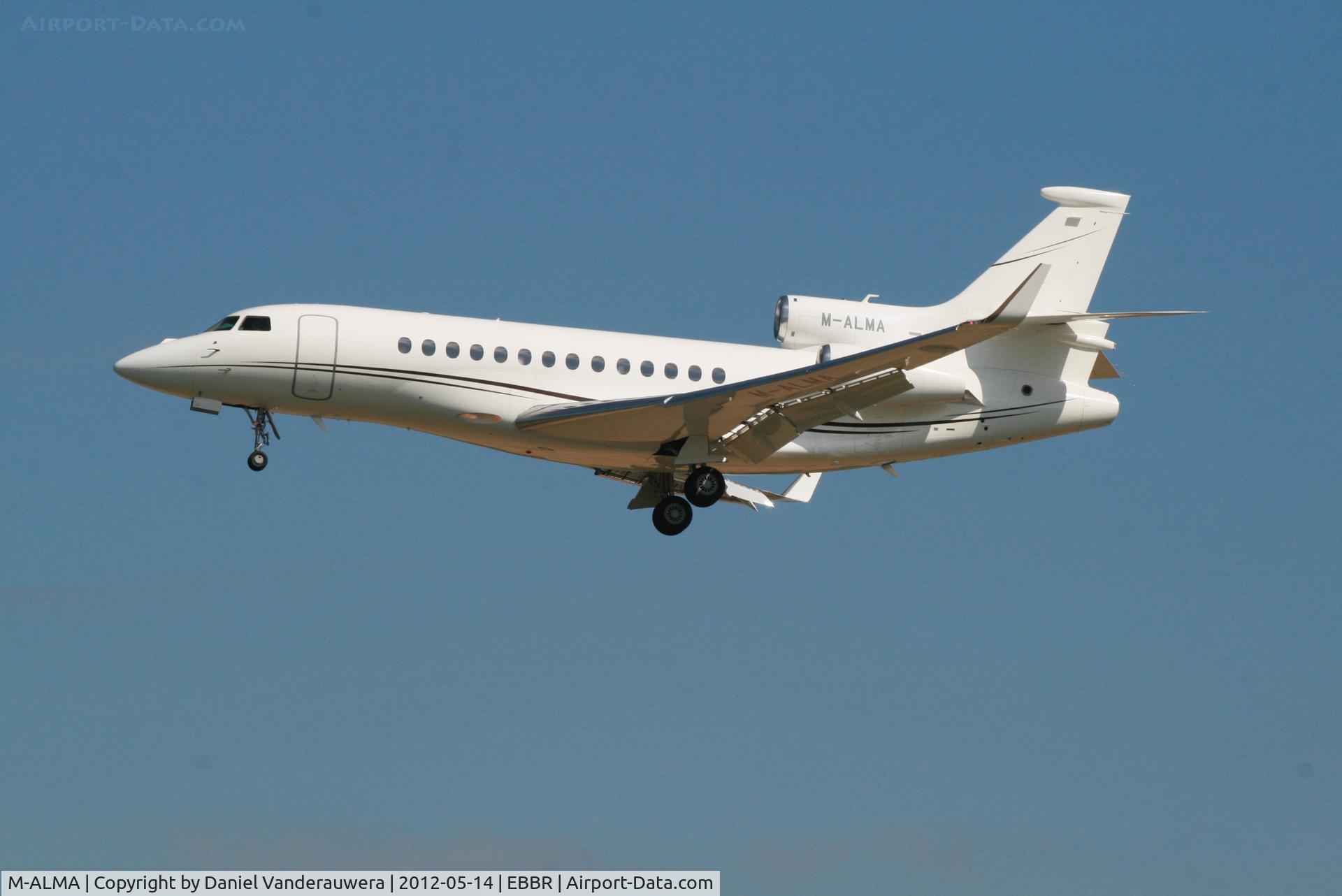 M-ALMA, 2007 Dassault Falcon 7X C/N 011, Descending to RWY 25L