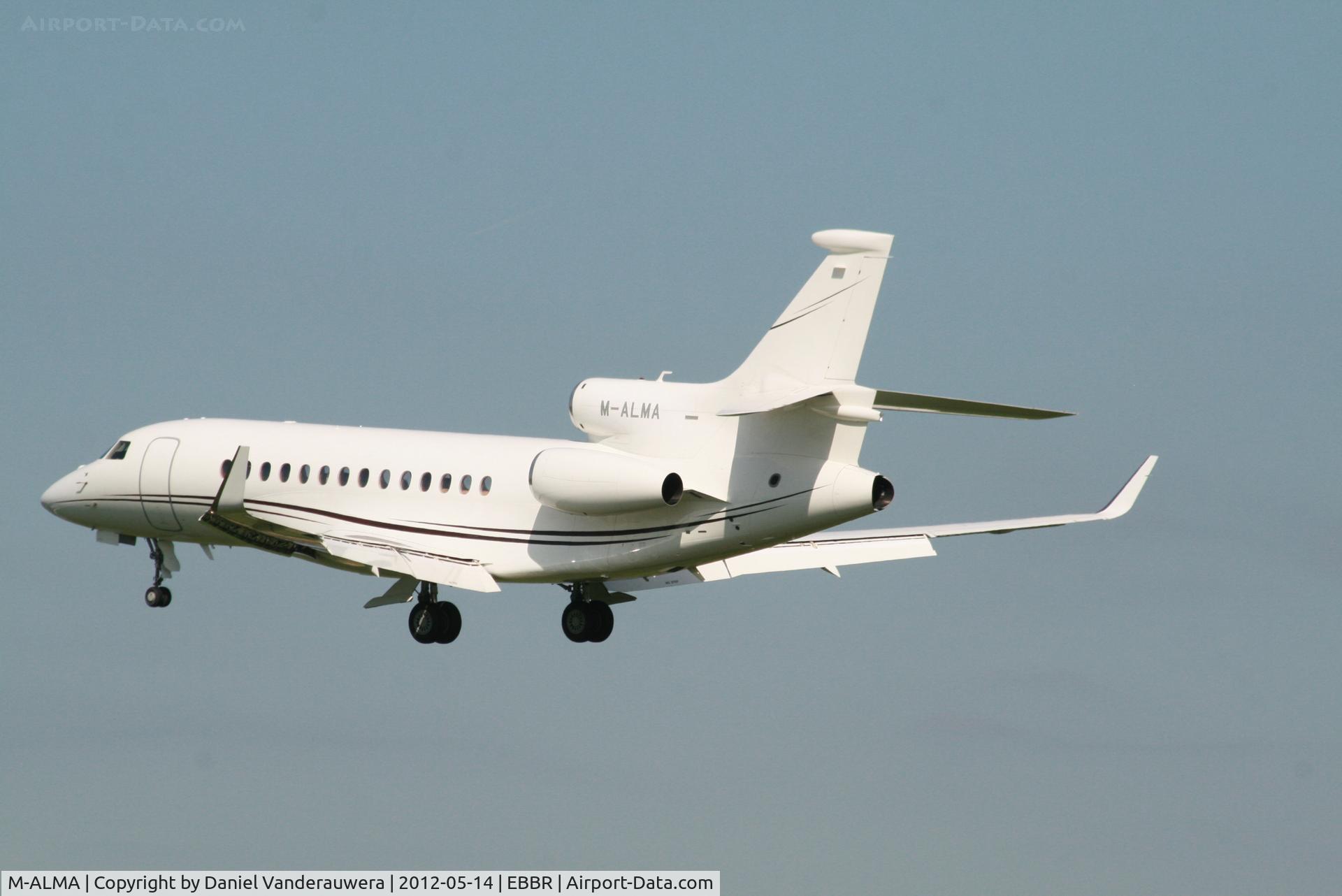 M-ALMA, 2007 Dassault Falcon 7X C/N 011, Descending to RWY 25L