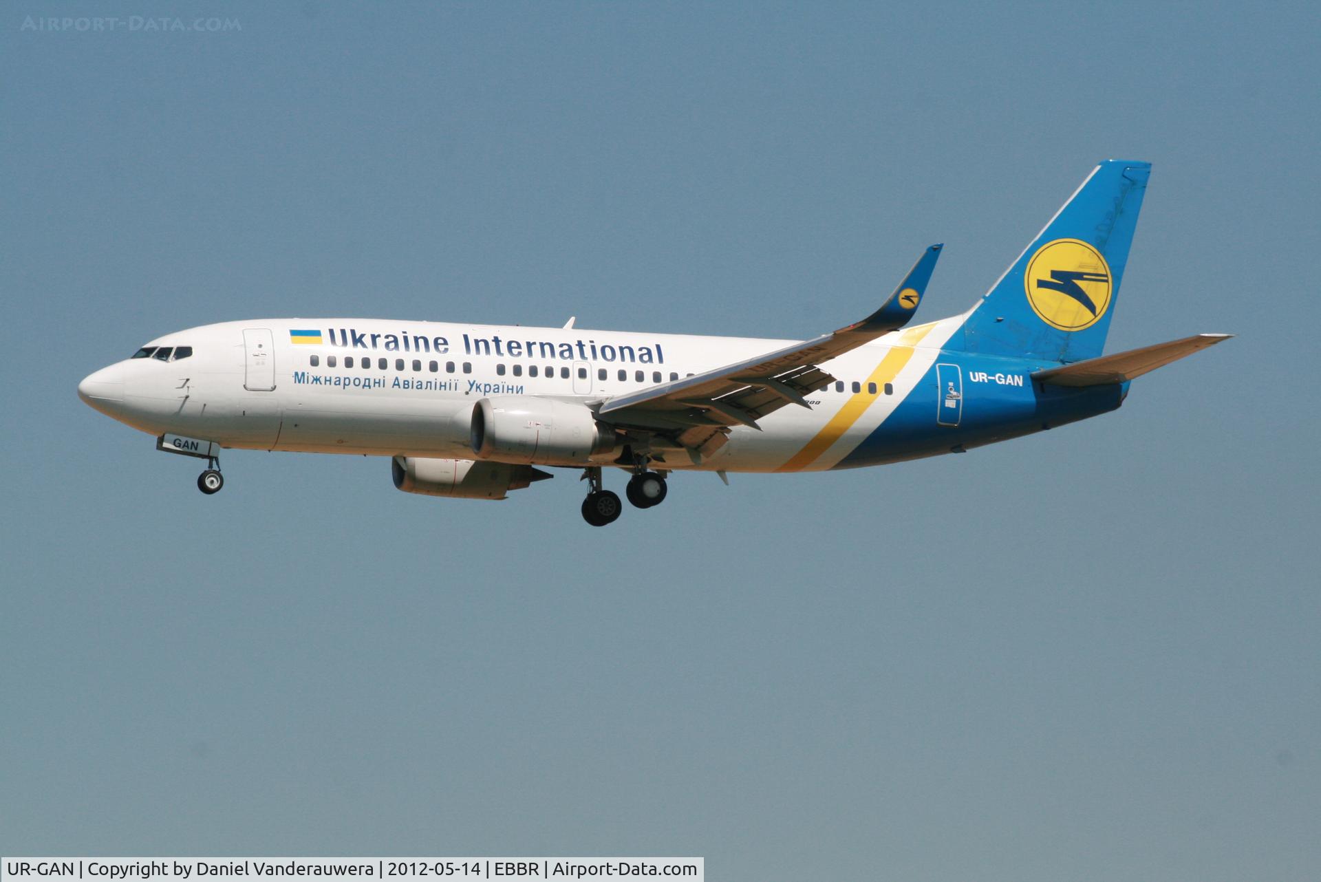 UR-GAN, 1998 Boeing 737-36N C/N 28569, Arrival of flight PS901 to RWY 25L