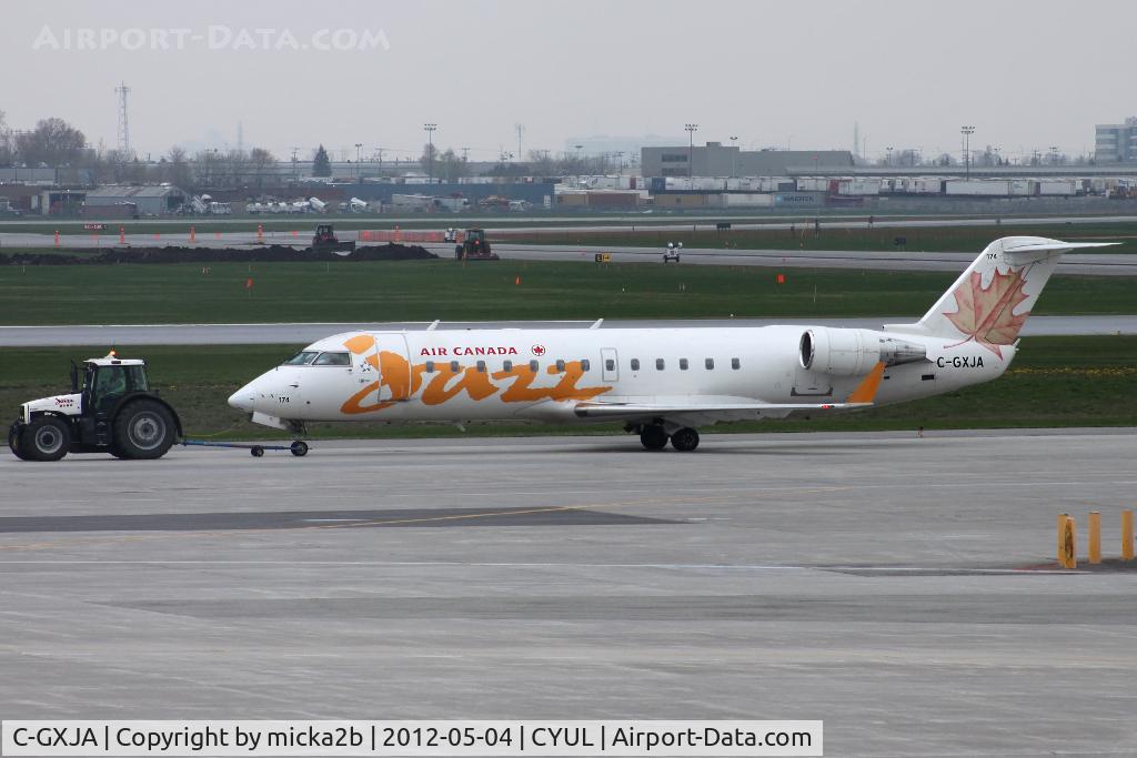 C-GXJA, 2005 Bombardier CRJ-200ER (CL-600-2B19) C/N 8017, Taxiing