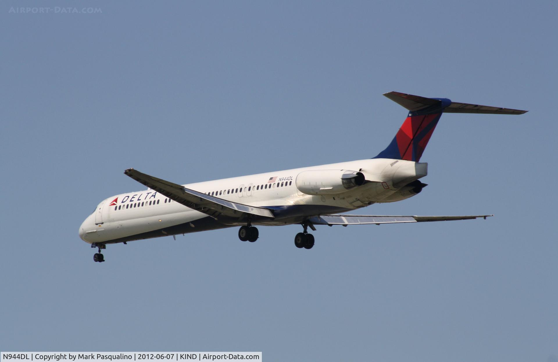 N944DL, 1989 McDonnell Douglas MD-88 C/N 49817, MD-88