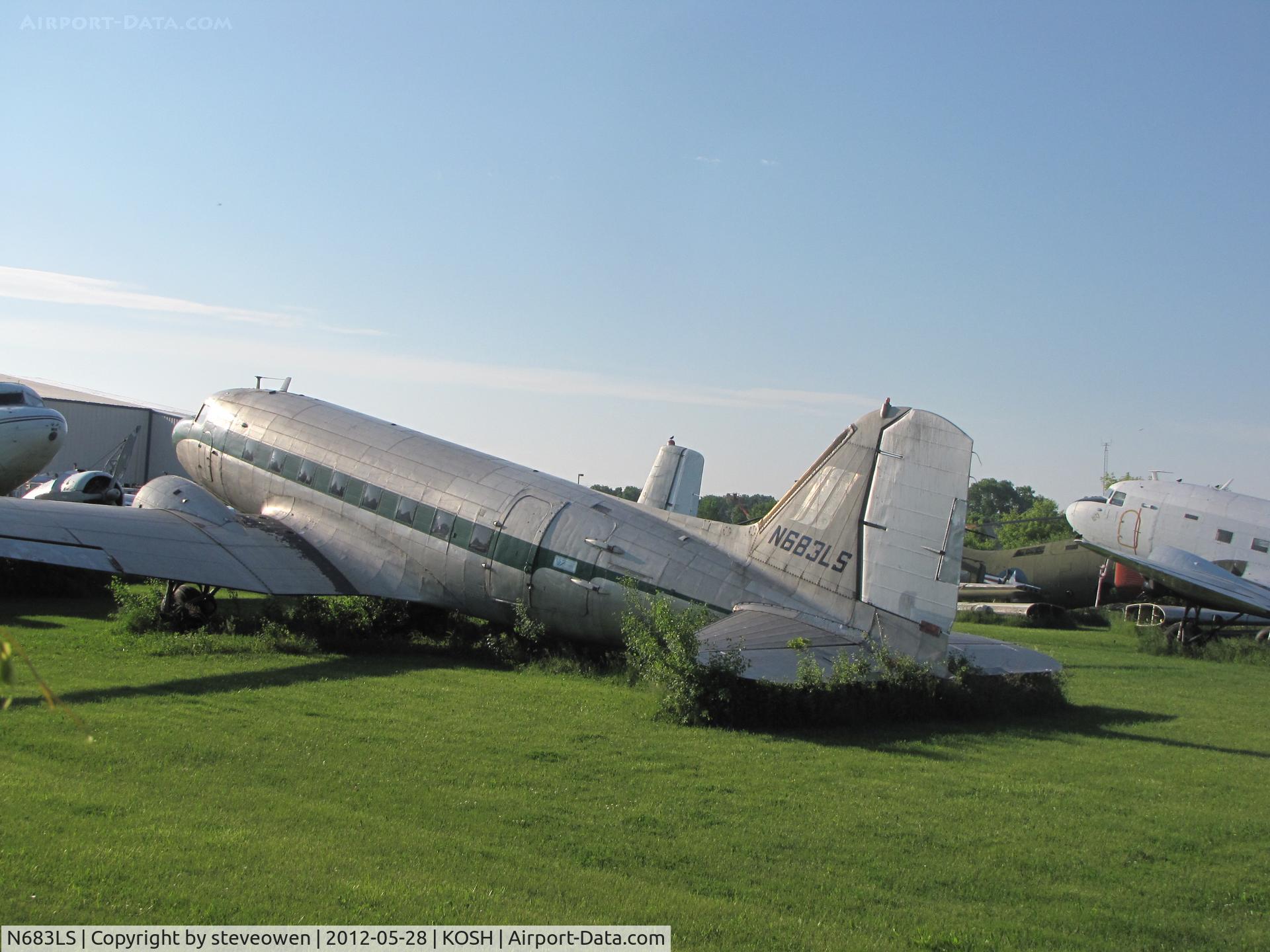 N683LS, 1942 Douglas DC3C C/N 43084, Stored at Basler Turbo Conversions