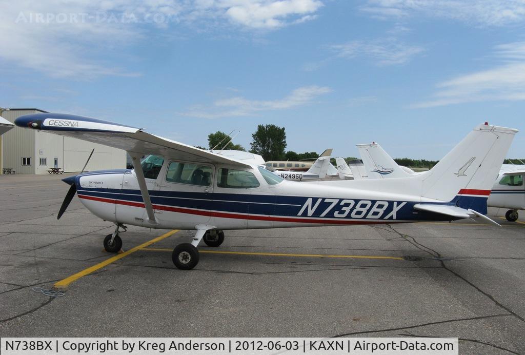 N738BX, 1978 Cessna 172N C/N 17269859, Cessna 172N Skyhawk on the line.