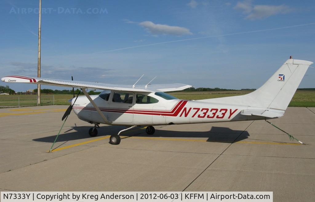 N7333Y, 1977 Cessna R182 Skylane RG C/N R18200116, Cessna R182 Skylane on the ramp.