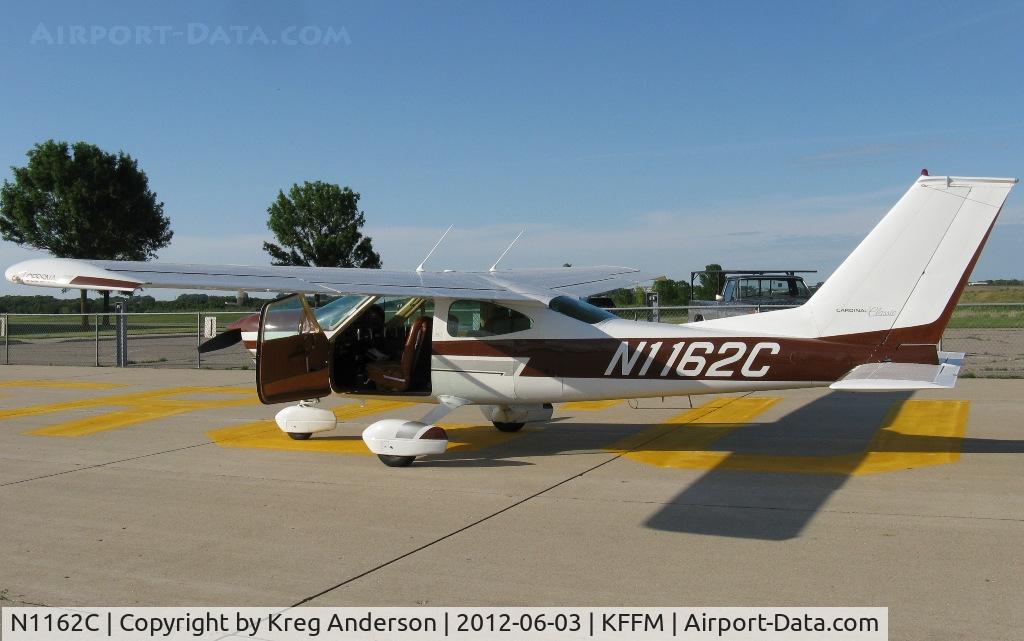N1162C, 1977 Cessna 177B Cardinal C/N 17702678, Cessna 177B Cardinal on the ramp.