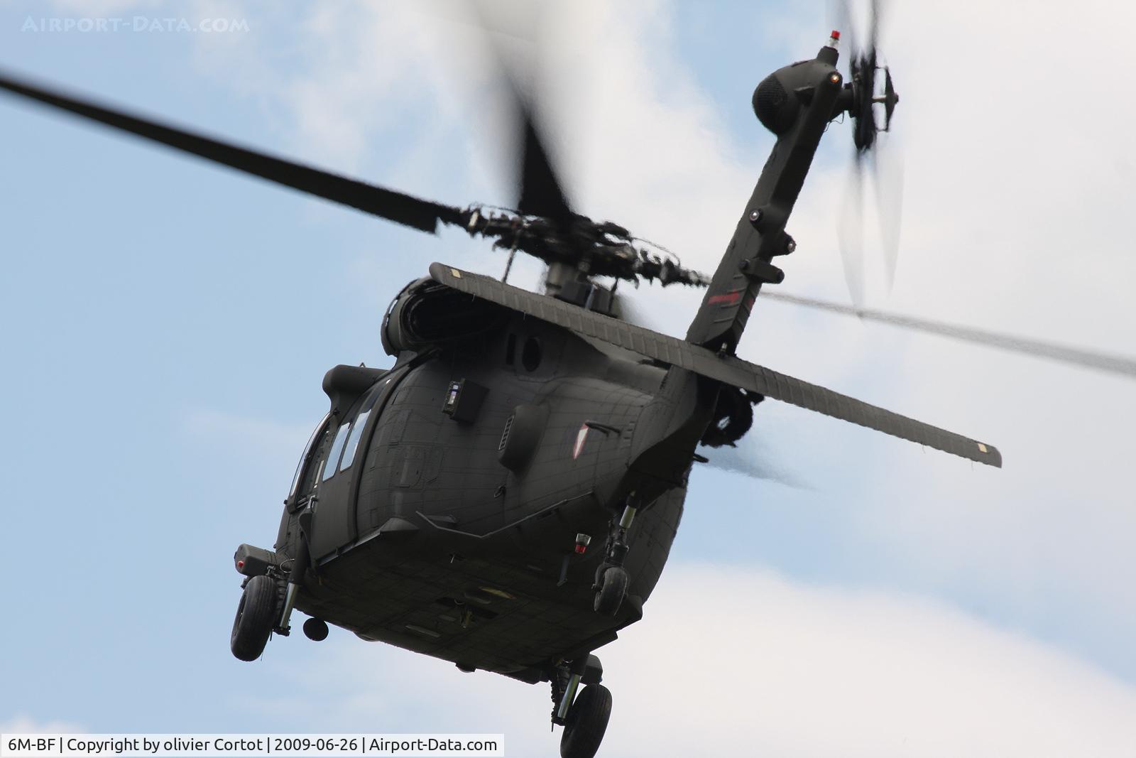 6M-BF, 2002 Sikorsky S-70A-42 Black Hawk C/N 70-2750, flying over the spotters, Air power 2009
