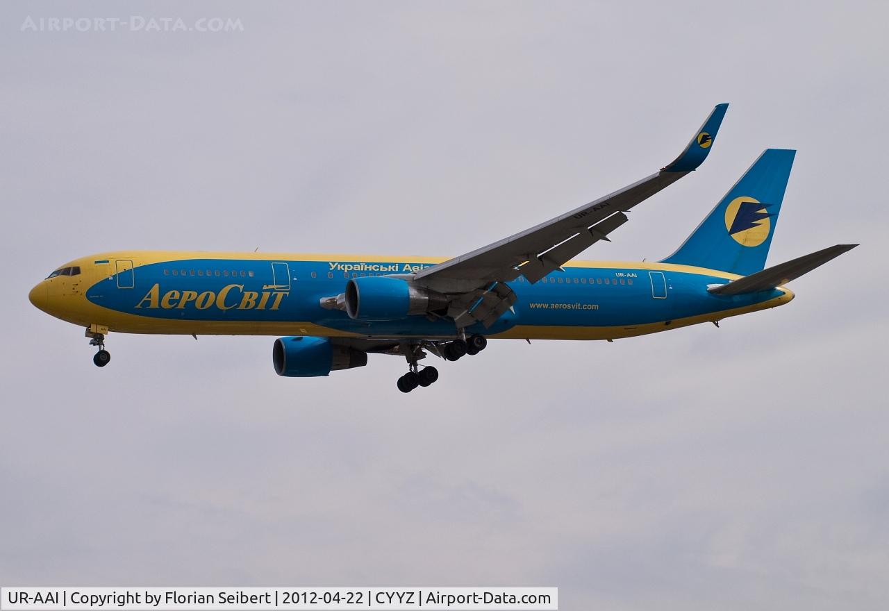 UR-AAI, 1992 Boeing 767-33A/ER C/N 25530, short final runway 05