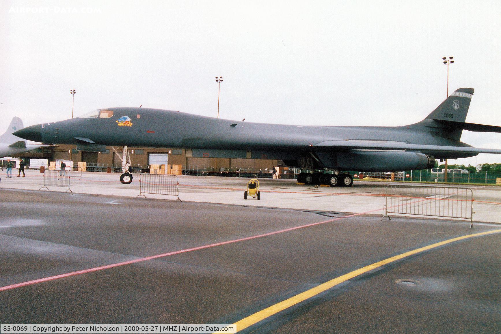 85-0069, 1985 Rockwell B-1B Lancer C/N 29, B-1B Lancer named Home Improvement of 27th Bomb Squadron on display at the 2000 RAF Mildenhall Air Fete.