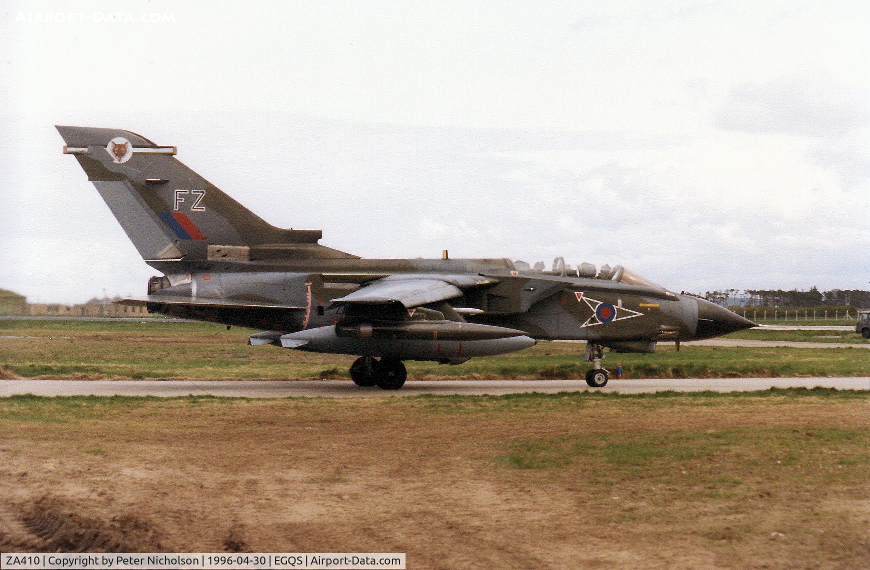 ZA410, 1983 Panavia Tornado GR.1 C/N 227/BT034/3109, Tornado GR.1, callsign Jackal 1, of 12 Squadron joining Runway 05 at RAF Lossiemouth in April 1996.