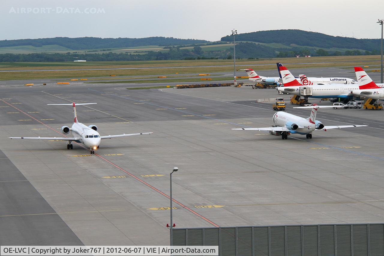 OE-LVC, 1993 Fokker 100 (F-28-0100) C/N 11446, Austrian arrows