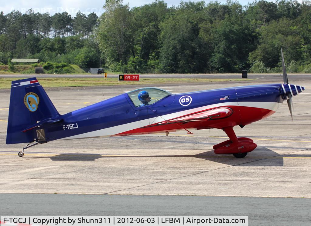 F-TGCJ, Extra EA-330SC C/N 05, Taxiing after its displaying during LFBM Open Day 2012