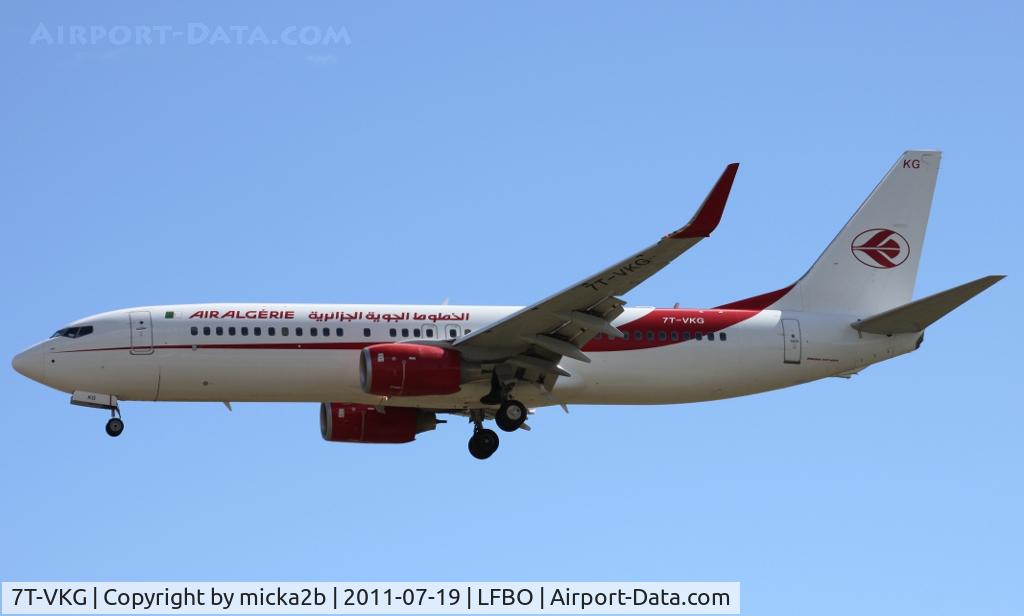 7T-VKG, 2011 Boeing 737-8D6 C/N 40861, Landing