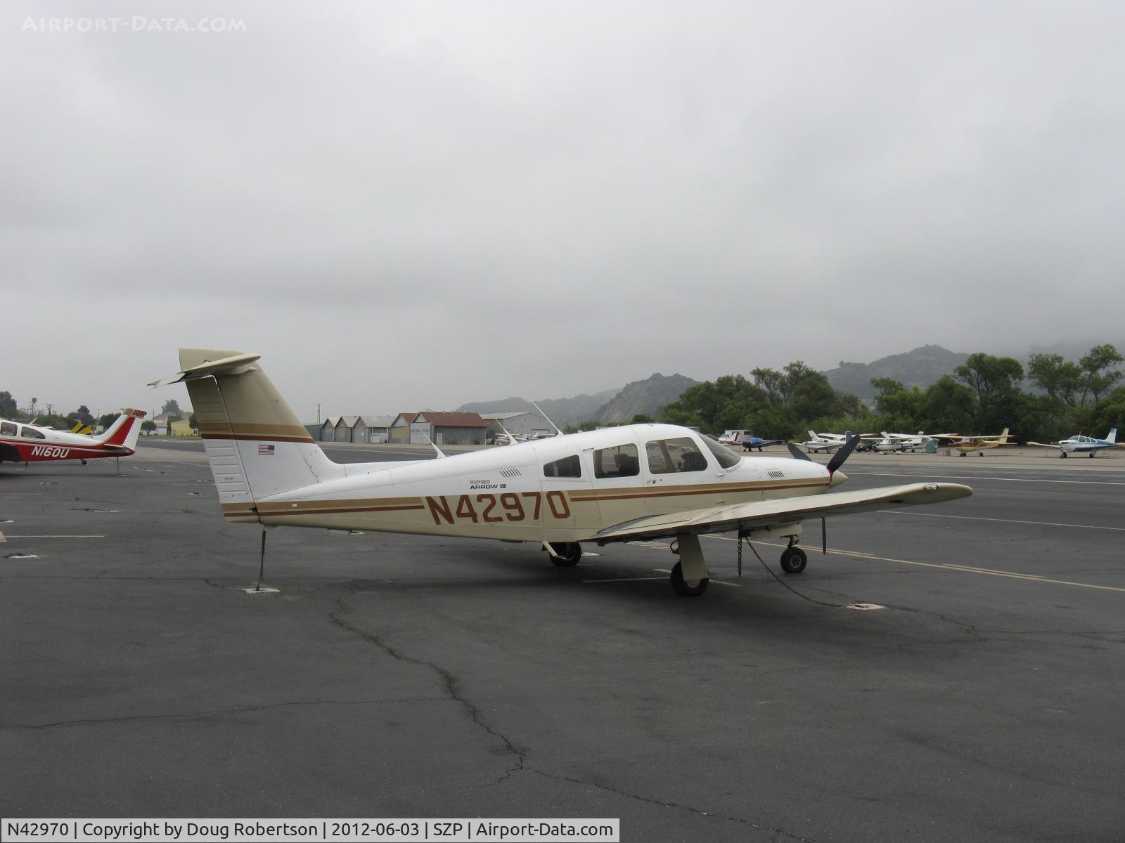 N42970, 1983 Piper PA-28RT-201T Arrow IV C/N 28R-8331030, 1983 Piper PA-28RT-201T TURBO ARROW IV, Continental TSIO-360-FB 200 Hp, T tail and three-blade CS prop on a murky morning at transient line