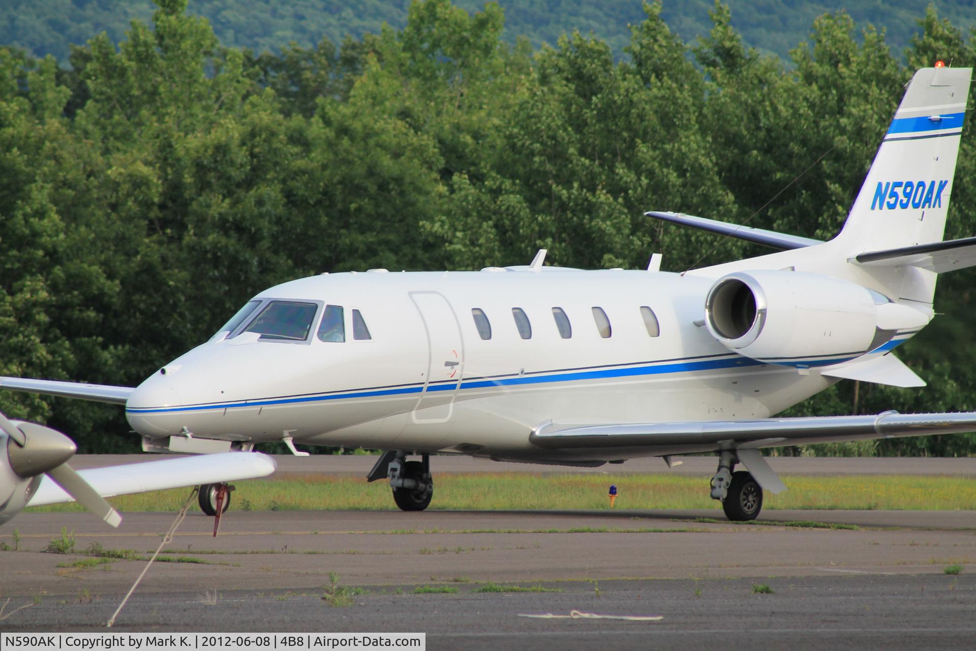 N590AK, 1999 Cessna 560XL Citation Excel C/N 560-5038, After touchdown at Robertson.