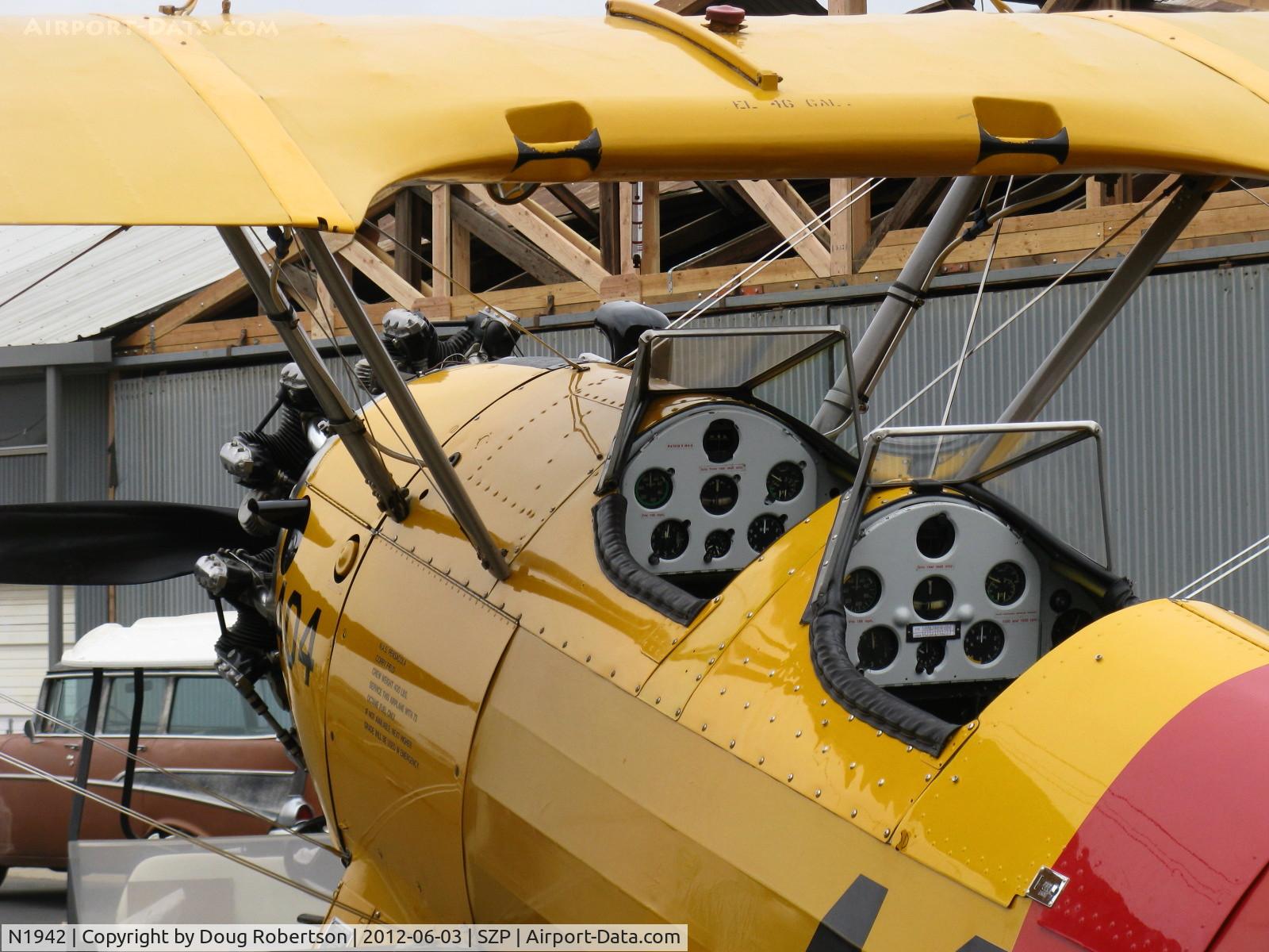 N1942, 1942 Boeing A75N1(PT17) C/N 75-6754, 1942 Boeing Stearman A75N1 as Nayy N2S-3, Continental W670 220 Hp, cockpits