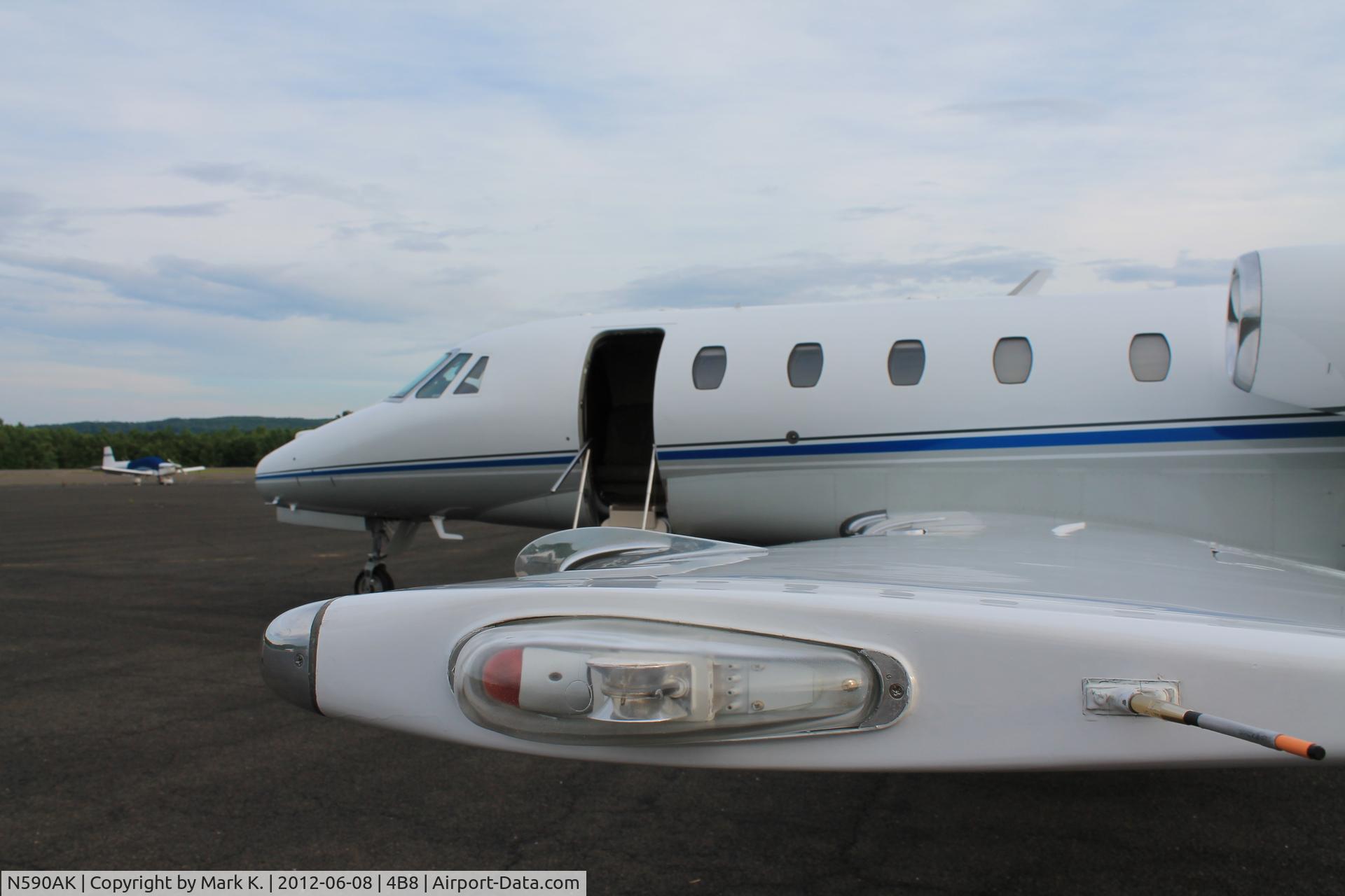 N590AK, 1999 Cessna 560XL Citation Excel C/N 560-5038, The wingtip.