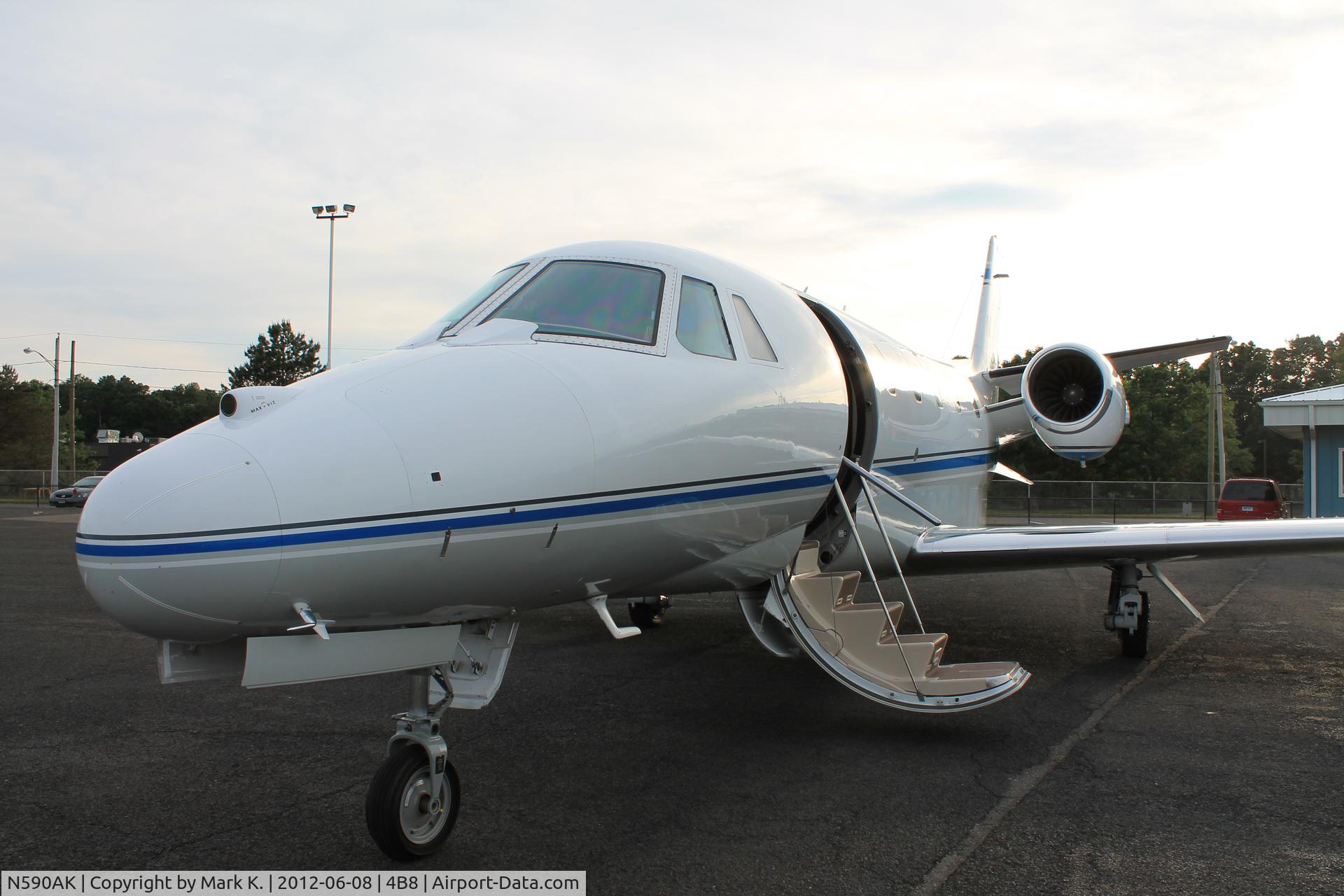 N590AK, 1999 Cessna 560XL Citation Excel C/N 560-5038, Front view of the Citation.