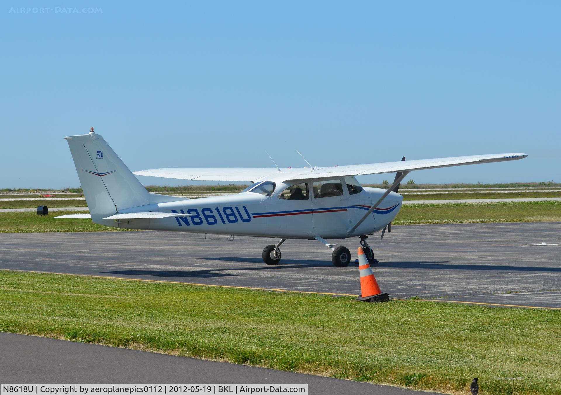 N8618U, 1965 Cessna 172F C/N 17252519, N8618U seen at KBKL May 19th, 2012.