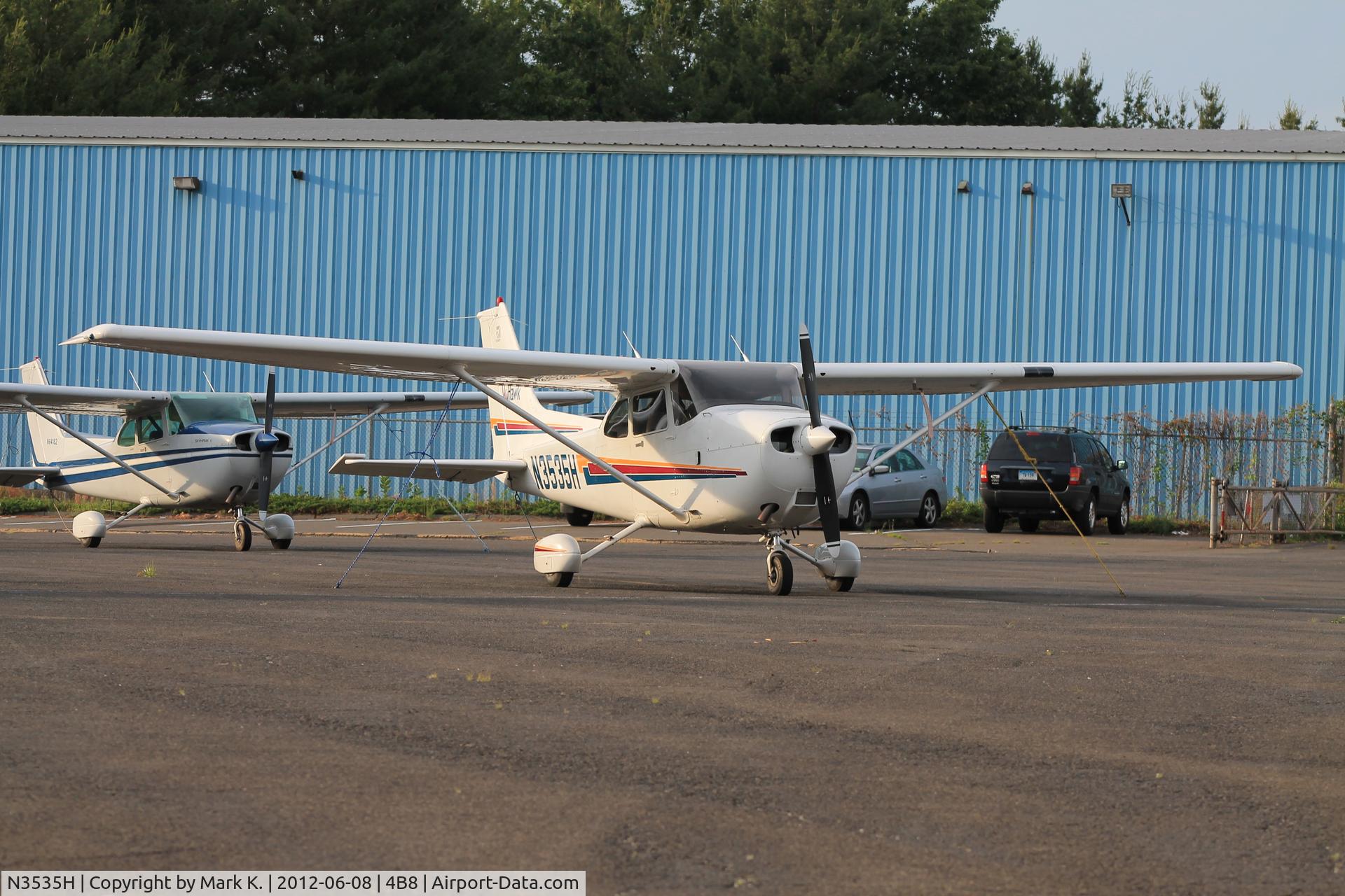 N3535H, Cessna 172R C/N 17280997, N3535H parked at the ramp.