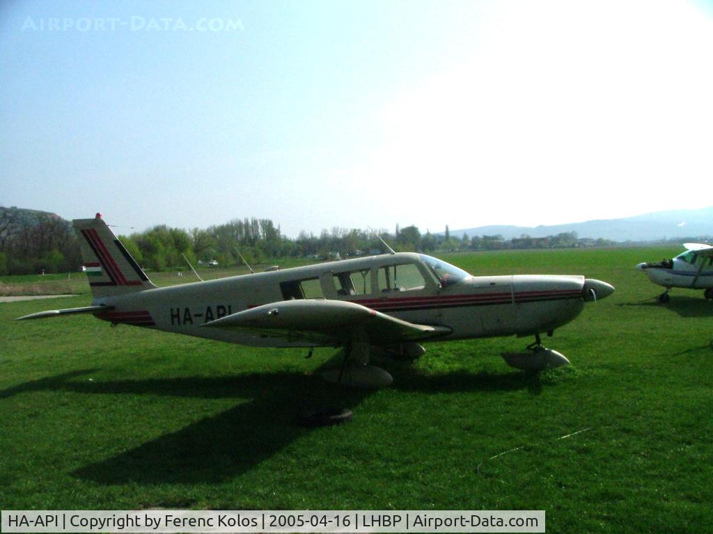 HA-API, 1966 Piper PA-32-300 Cherokee Six Cherokee Six C/N 32-40220, Esztergom