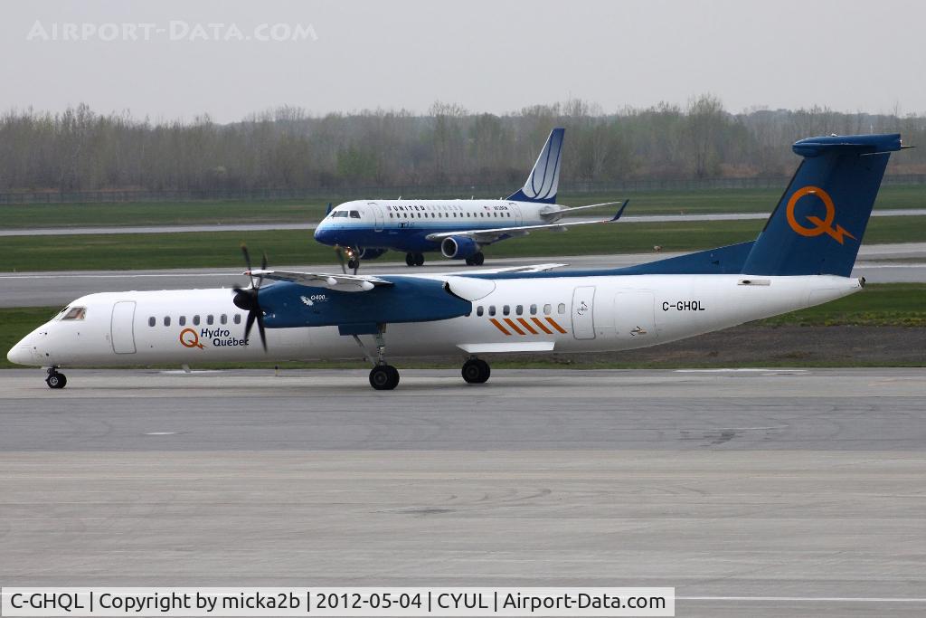 C-GHQL, 2005 De Havilland Canada DHC-8-402Q Dash 8 C/N 4115, Taxiing
