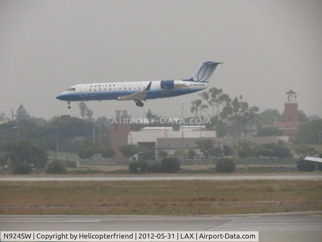 N924SW, 2002 Bombardier CRJ-200LR (CL-600-2B19) C/N 7681, Landing on 24R during an overcast day
