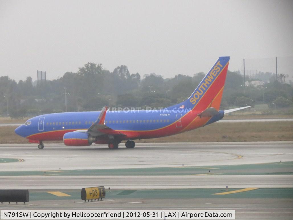 N791SW, 2000 Boeing 737-7H4 C/N 27886, Taking off on 24L during an overcast day
