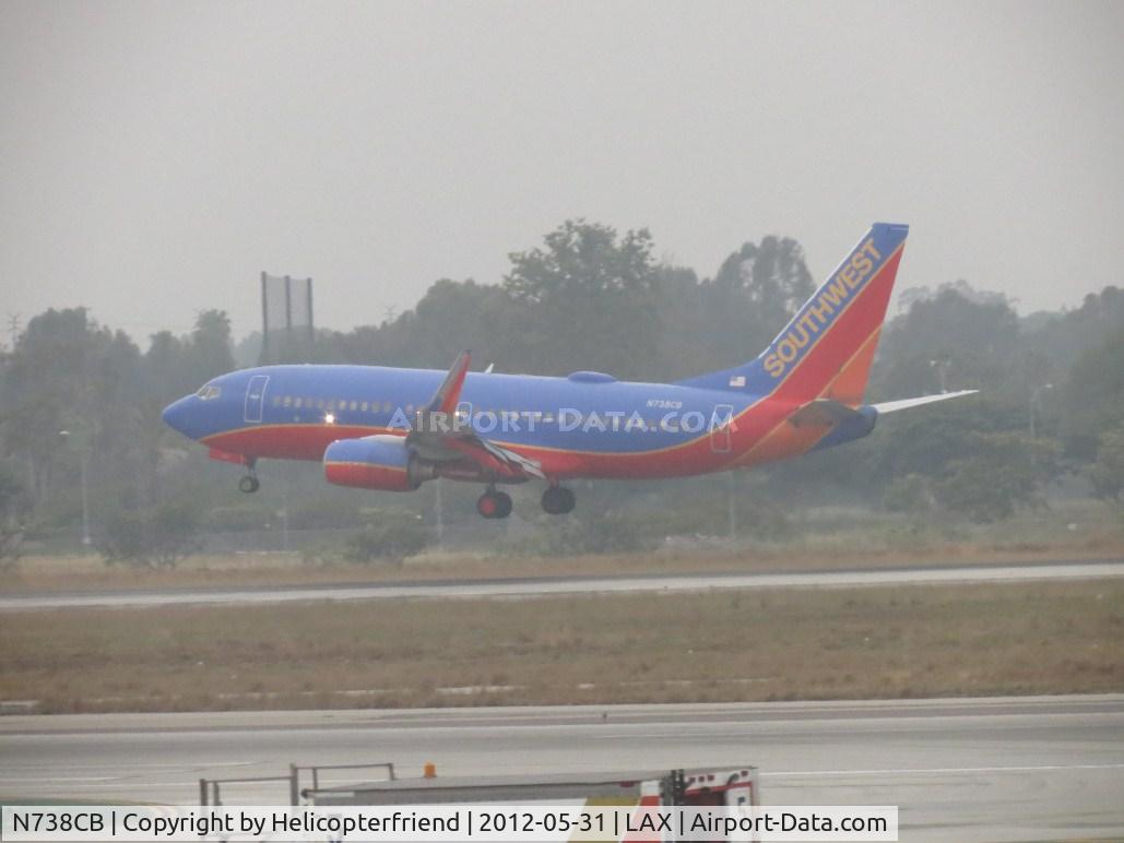 N738CB, 1999 Boeing 737-7H4 C/N 27870, Landing on 24R during an overcast day
