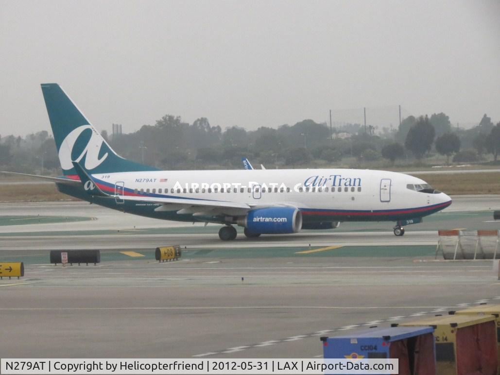 N279AT, 2005 Boeing 737-76N C/N 32666, Taxiing to runway 24L for take off
