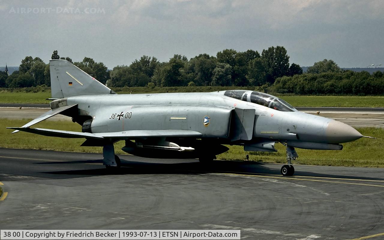 38 00, 1972 McDonnell Douglas F-4F Phantom II C/N 4604, taxying to the active at Fliegerhorst Neuburg