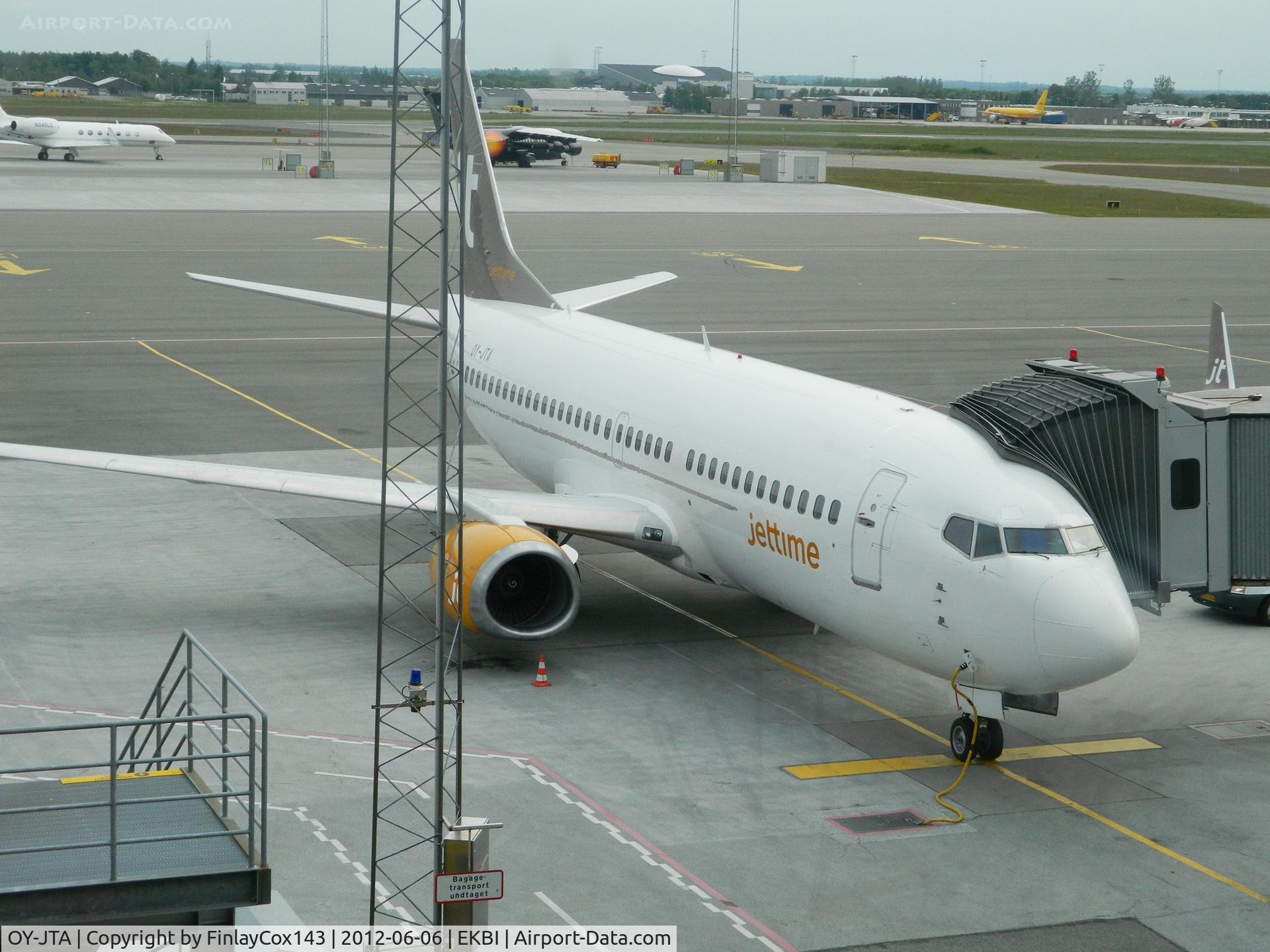 OY-JTA, 1987 Boeing 737-33A C/N 23631, Jettime Boeing 737-33A at Billund.