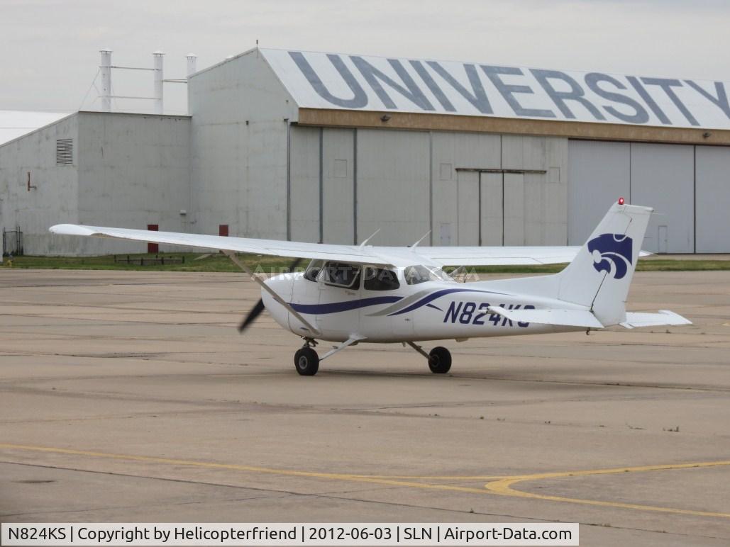 N824KS, 1999 Cessna 172R C/N 17280564, Parked north of KS hanger