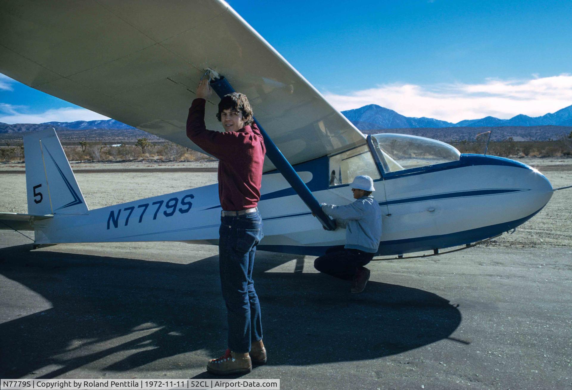 N7779S, 1969 Schweizer SGS 2-33A C/N 149, Chris Barker readies N7779S for a flight