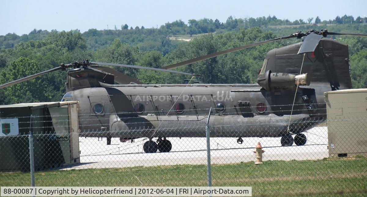 88-00087, 1988 Boeing CH-47D Chinook C/N M.3261, Inside the flight line area. Information states remanufactured from CH-47B, 67-184743 s/n B.443