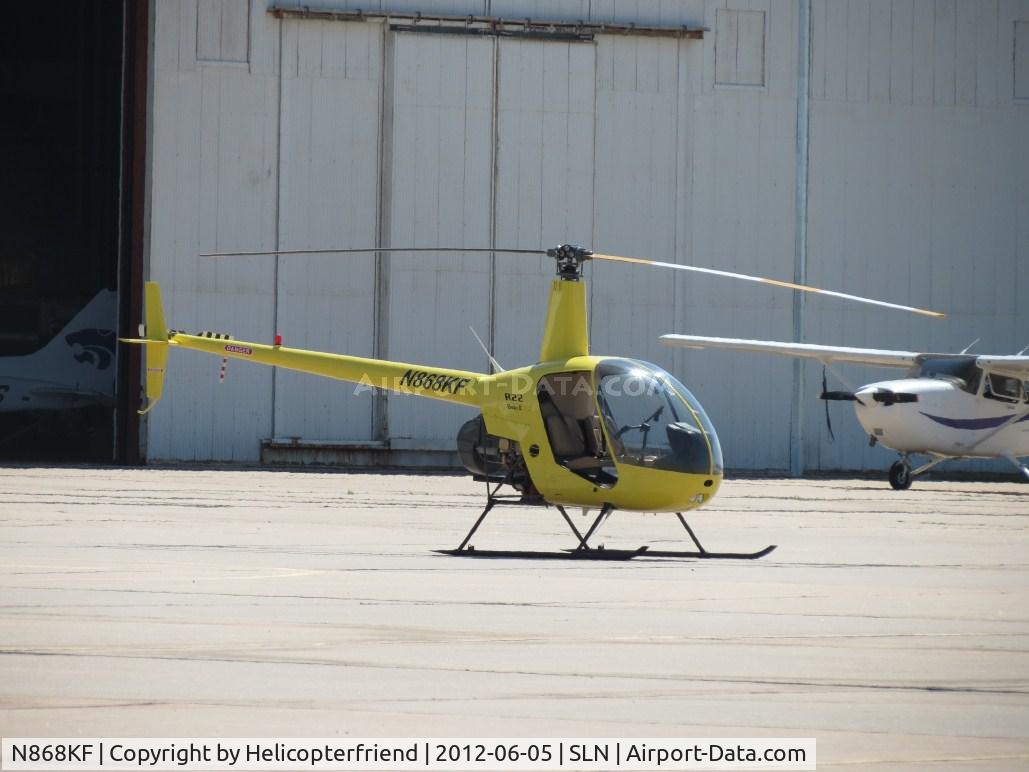 N868KF, 2000 Robinson R22 BETA C/N 3124, Parked at KS hanger