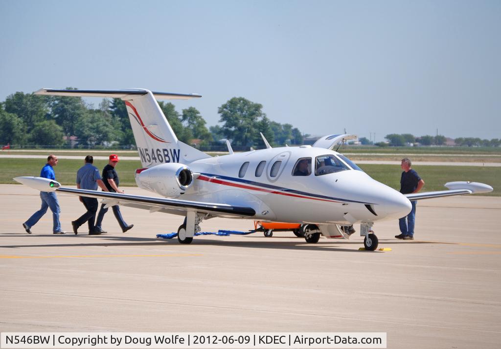 N546BW, 2007 Eclipse Aviation Corp EA500 C/N 000025, A few minutes away from taking off at Decatur (KDEC) for a short flight to Peoria, Illinois (KPIA).
