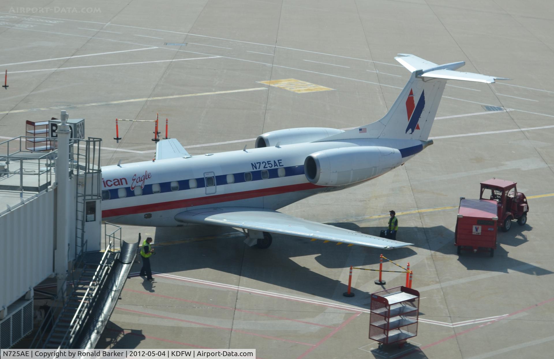 N725AE, 2000 Embraer ERJ-135LR (EMB-135LR) C/N 145312, Dallas