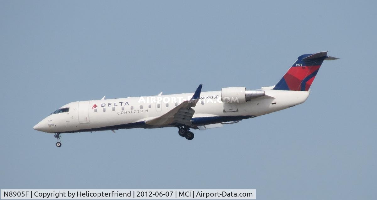 N8905F, 2004 Bombardier CRJ-200 (CL-600-2B19) C/N 7905, On final for runway 19L
