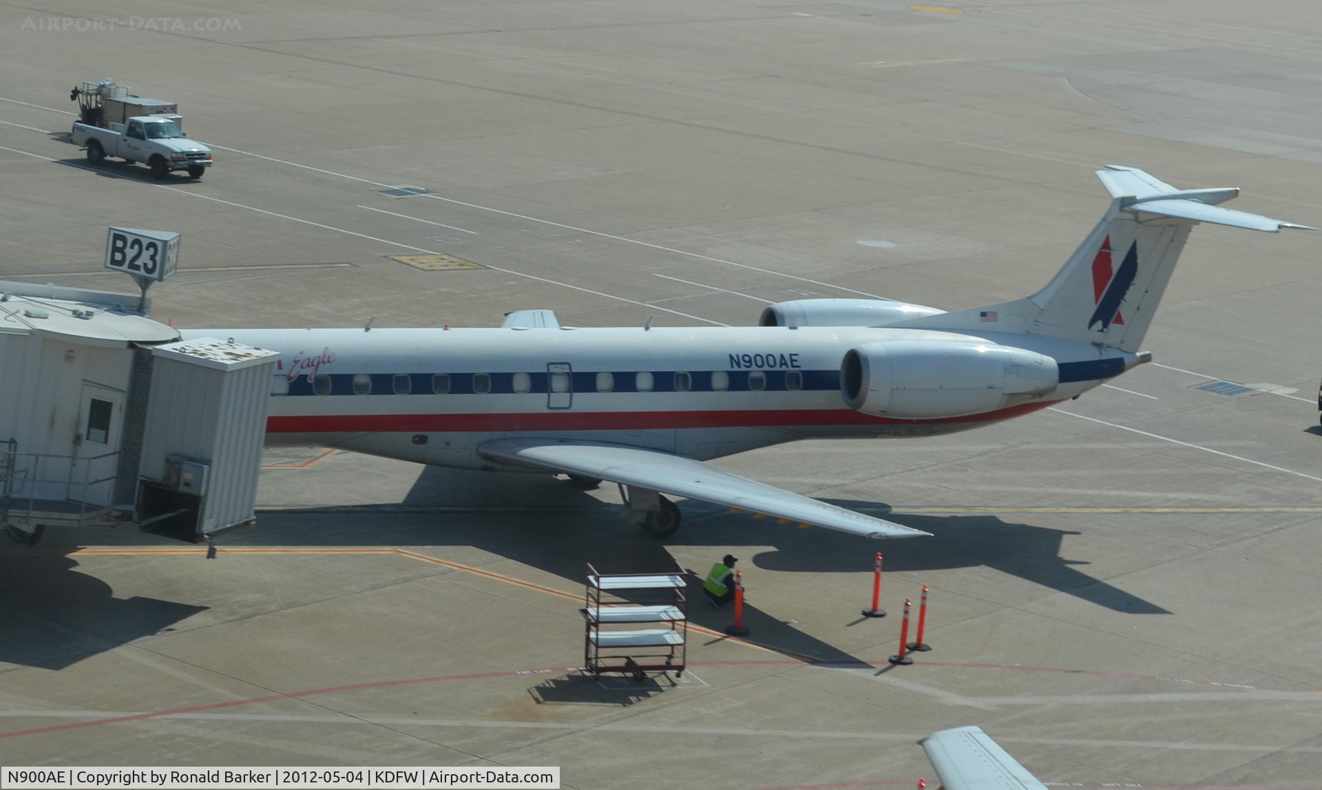 N900AE, 2004 Embraer ERJ-145LR (EMB-145LR) C/N 14500885, Dallas