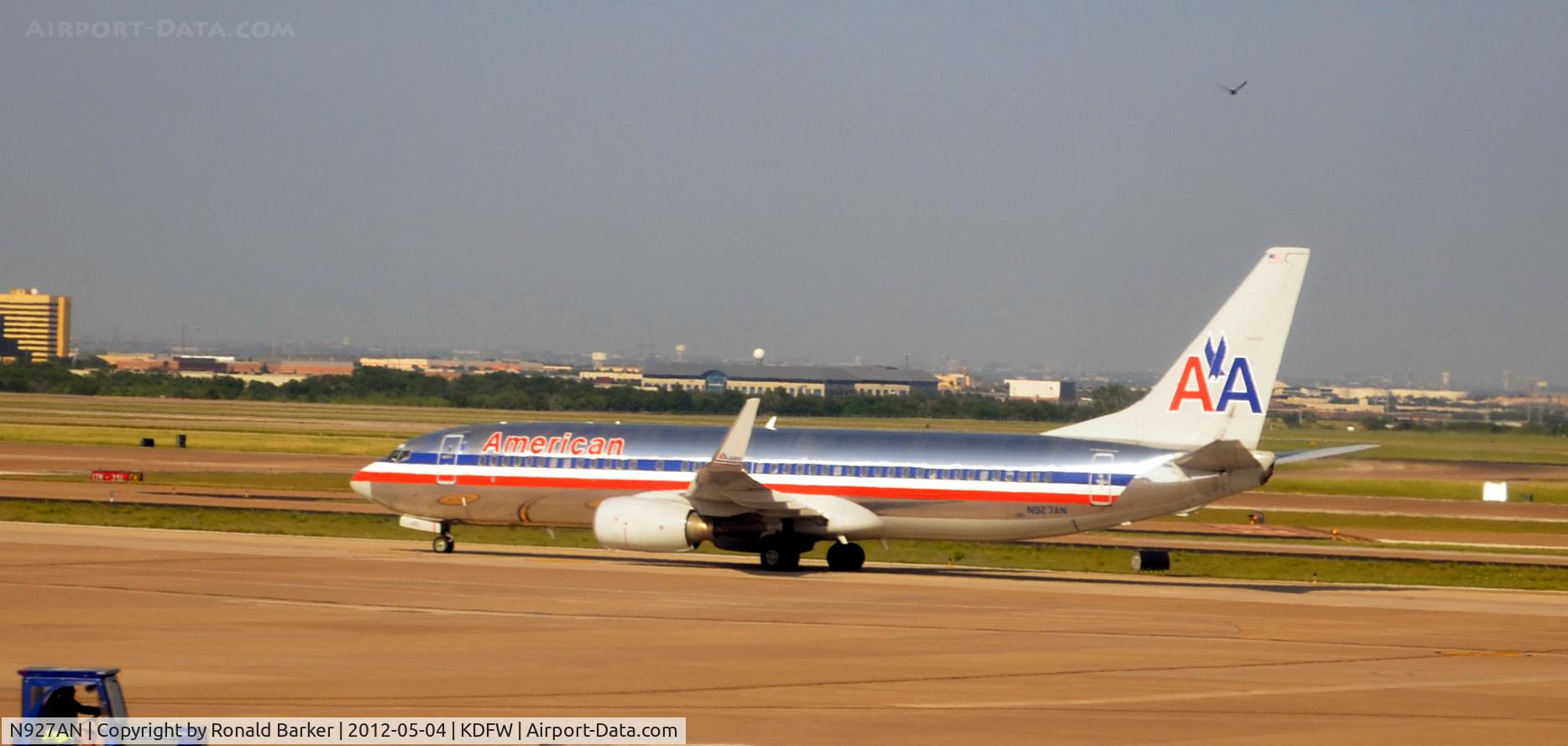 N927AN, 2000 Boeing 737-823 C/N 30077, Dallas