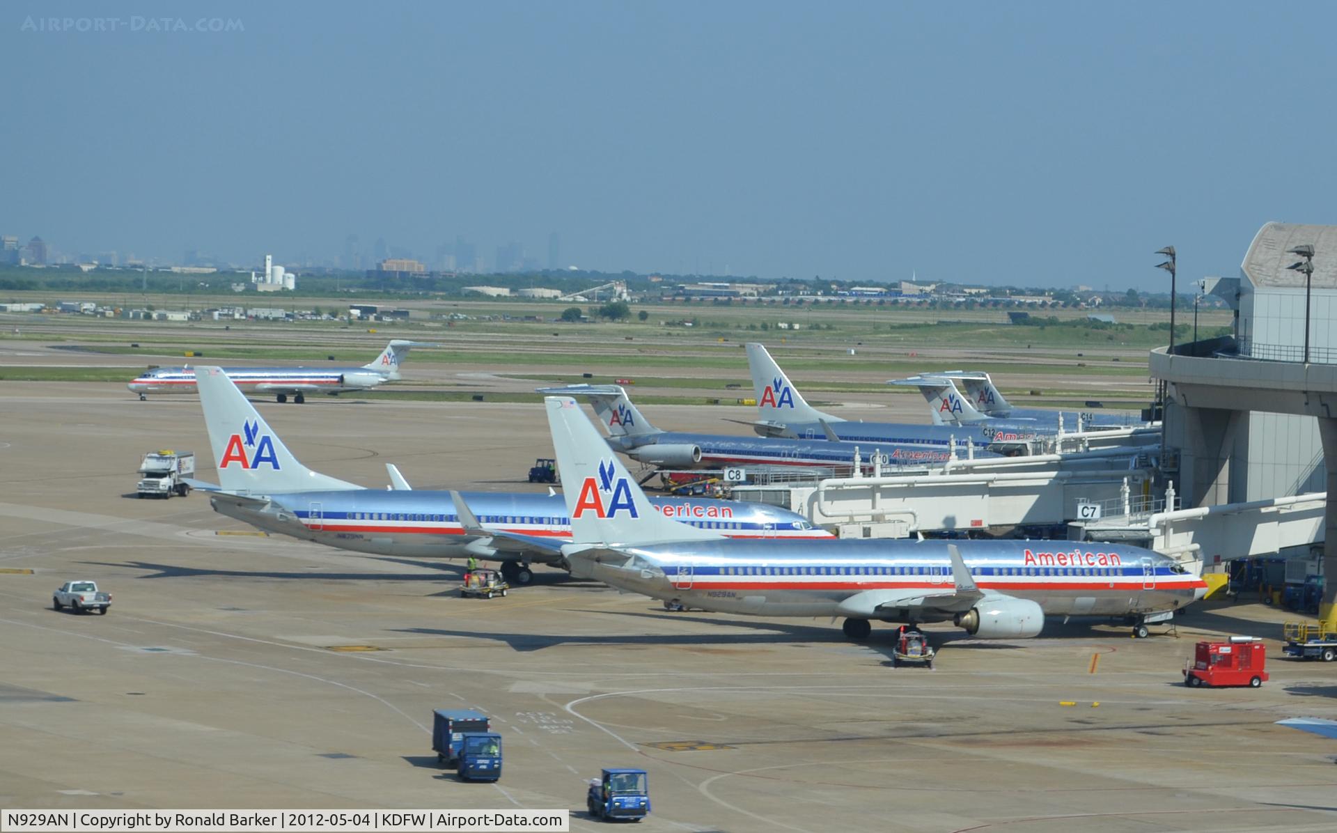 N929AN, 2000 Boeing 737-823 C/N 30078, Dallas