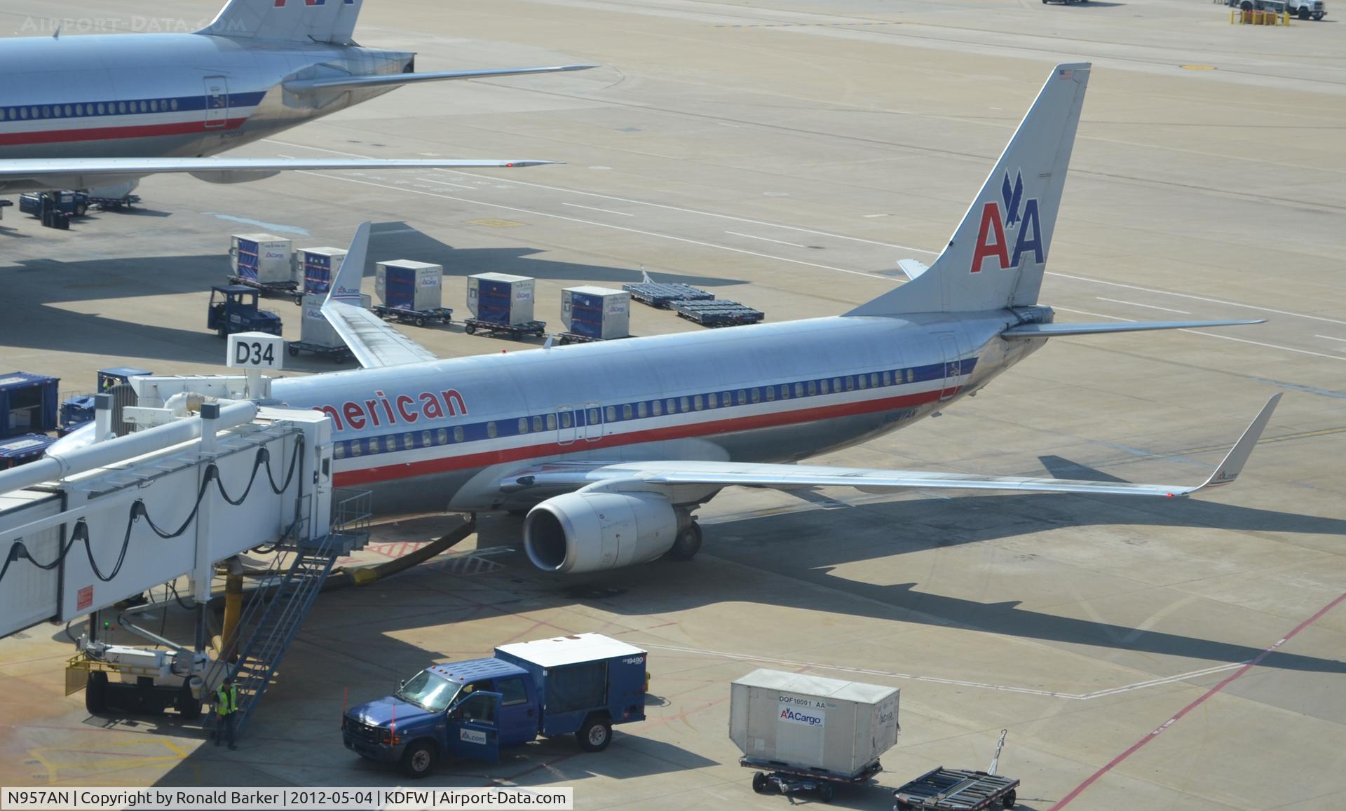 N957AN, 2001 Boeing 737-823 C/N 29541, Dallas