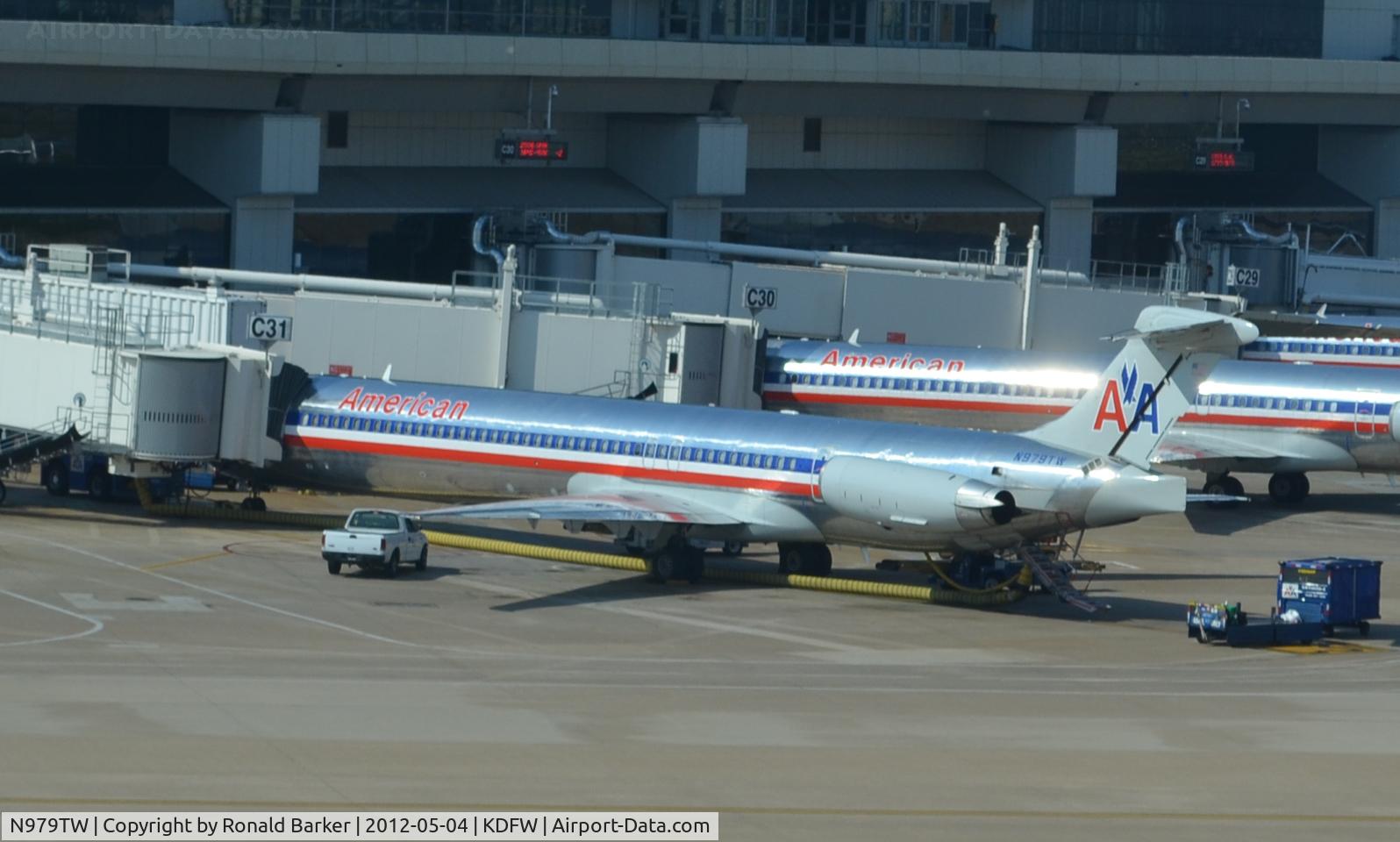 N979TW, 1999 McDonnell Douglas MD-83 (DC-9-83) C/N 53629, Dallas