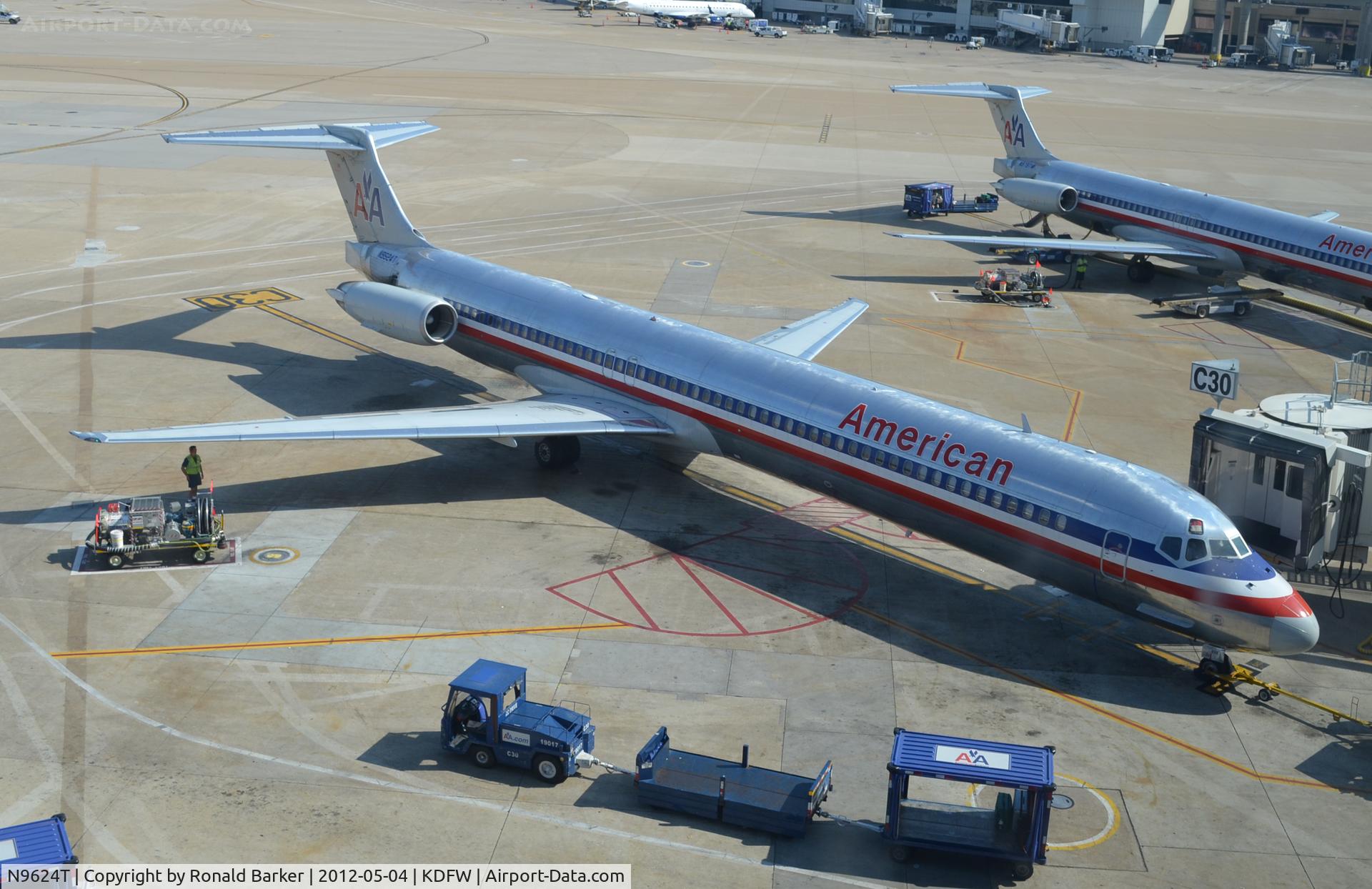 N9624T, 1998 McDonnell Douglas MD-83 (DC-9-83) C/N 53594, Dallas