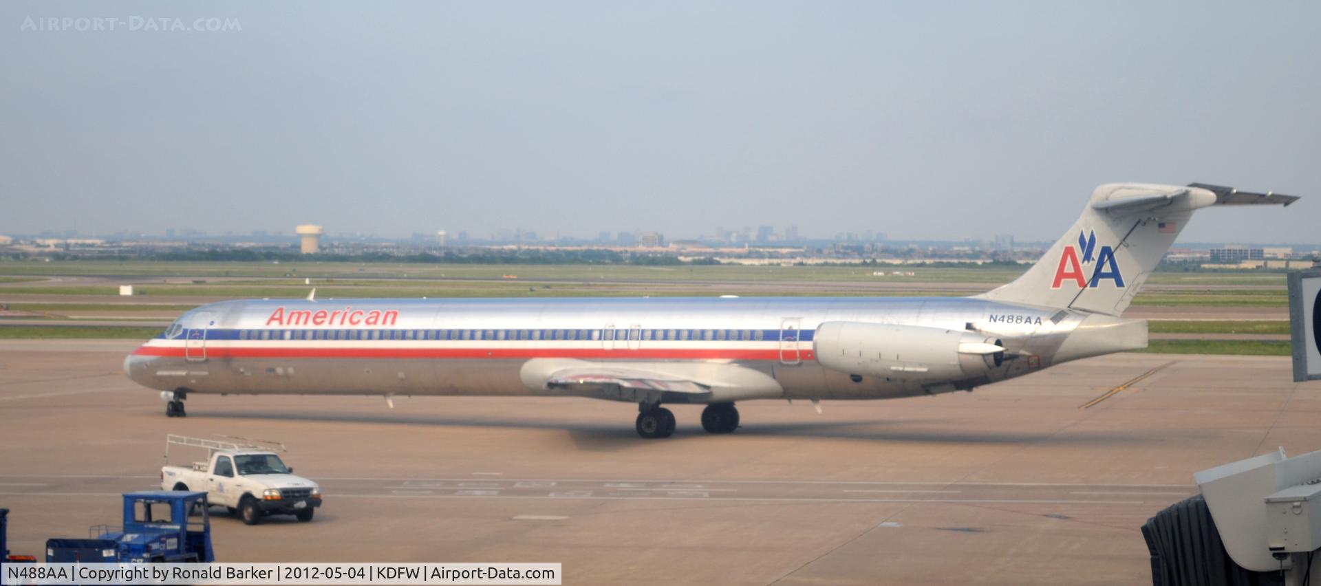N488AA, 1988 McDonnell Douglas MD-82 (DC-9-82) C/N 49681, Dallas