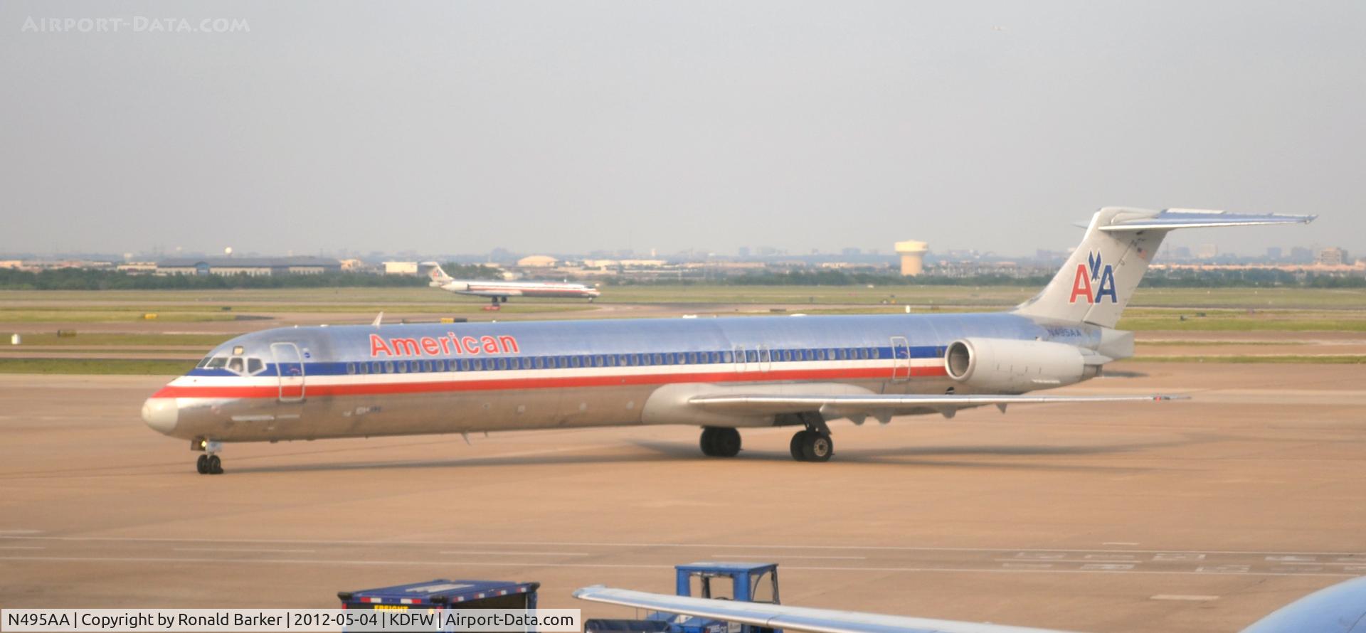 N495AA, 1989 McDonnell Douglas MD-82 (DC-9-82) C/N 49733, Dallas