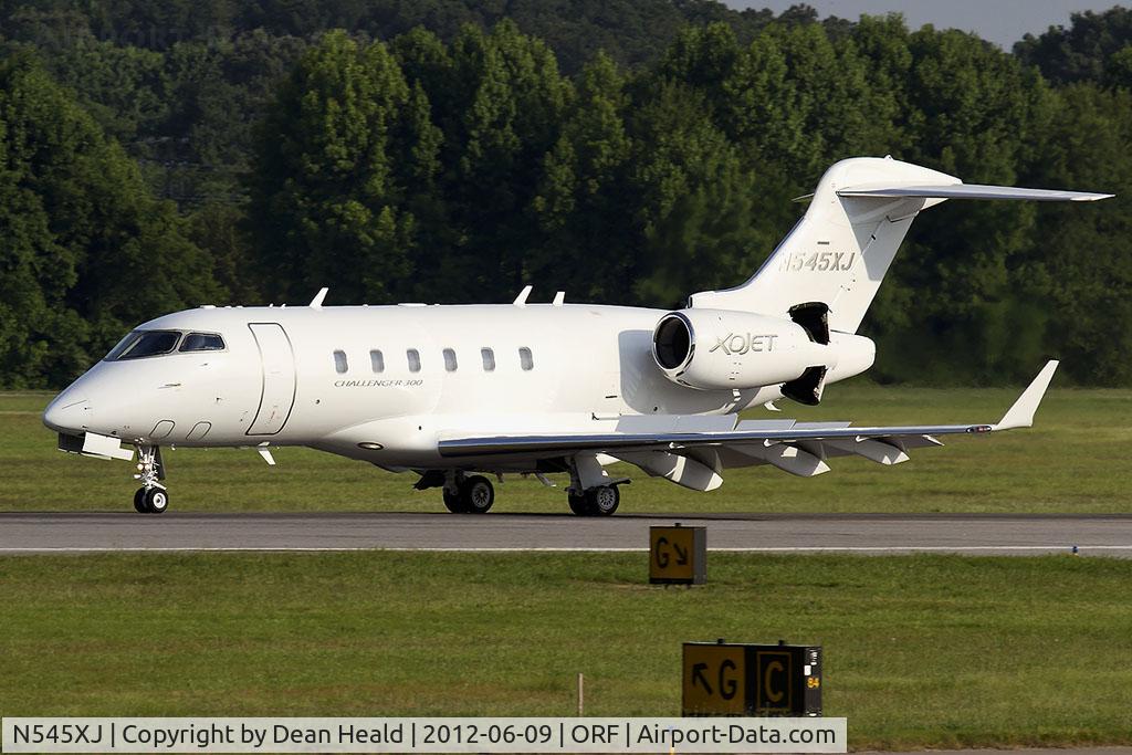 N545XJ, Bombardier Challenger 300 (BD-100-1A10) C/N 20278, XOJET Bombardier Challenger 300 N545XJ rolling out on RWY 5 after arrival from Van Nuys Airport (KVNY).