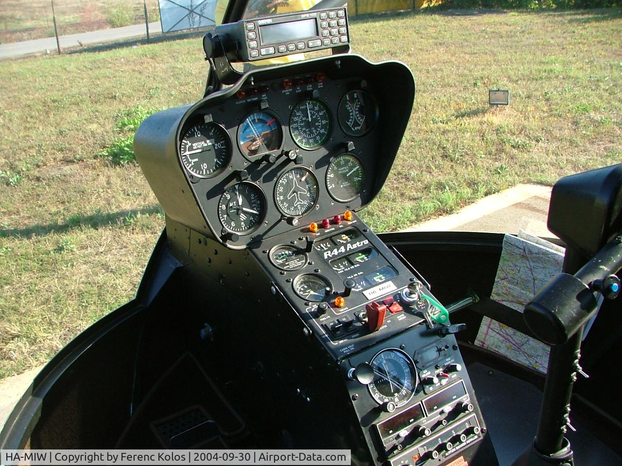 HA-MIW, 1998 Robinson R44 Astro C/N 0543, Budakalász