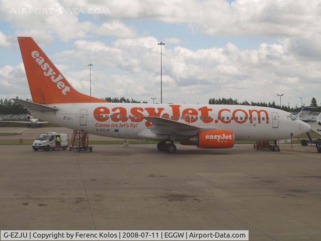 G-EZJU, 2003 Boeing 737-73V C/N 32416, Luton